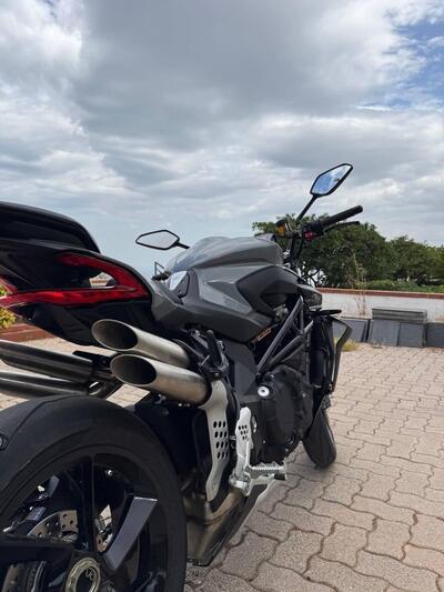 MV Agusta Brutale 1000 RS (2022 - 25) usata