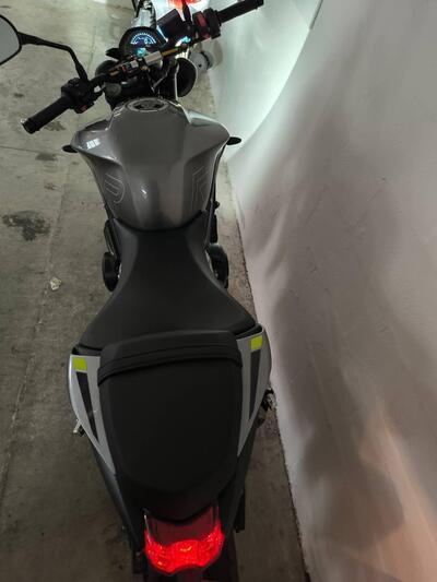 Triumph Street Triple 765 R (2023 - 25) usata