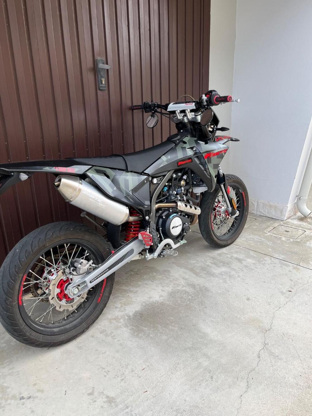 Fantic Motor XMF 125 Motard Performance 4T (2023 - 24) (2)