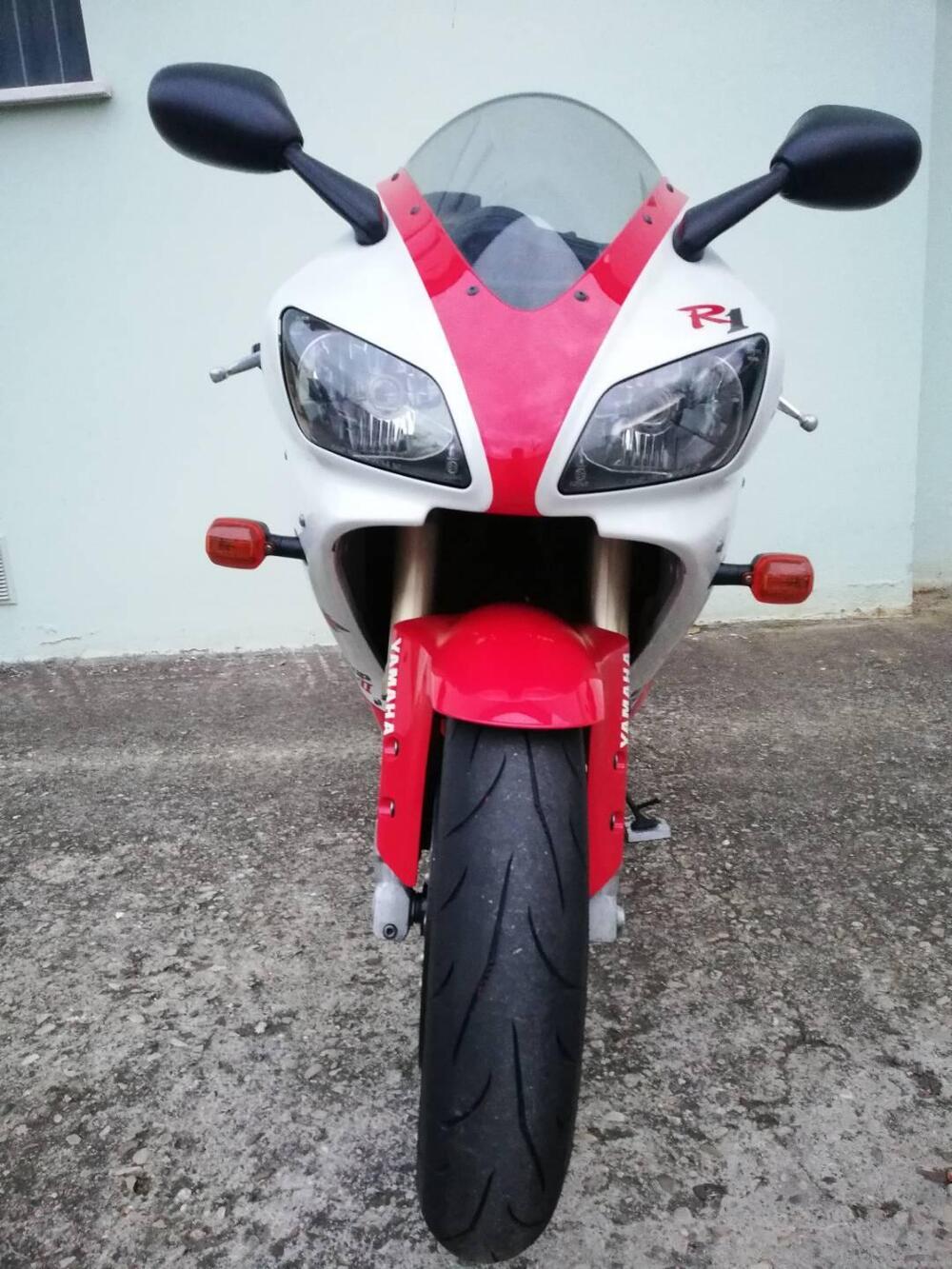 Yamaha R1 (3)