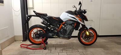 KTM 890 Duke R (2021) usata