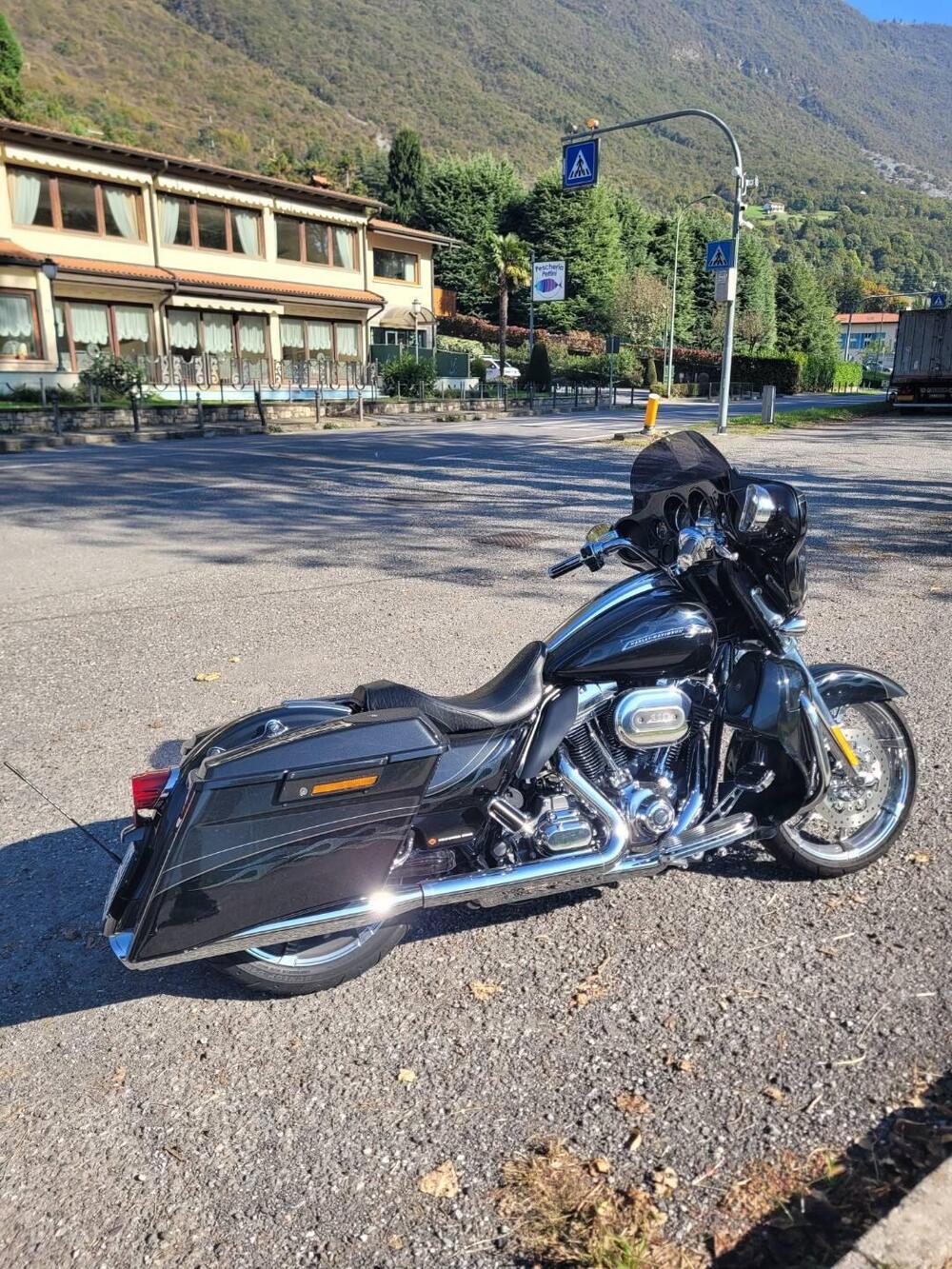 Harley-Davidson 1800 Street Glide (2012 - 13) - FLSTSE (2)