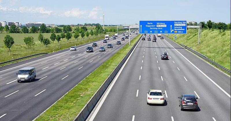 Addio al mito delle Autobahn senza freni: la Germania si inginocchia davanti ai limiti di velocit&agrave;
