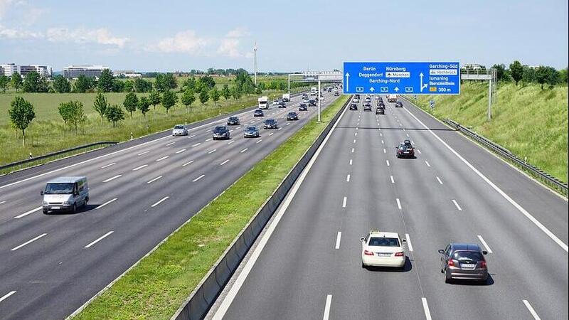 Addio al mito delle Autobahn senza freni: la Germania si inginocchia davanti ai limiti di velocit&agrave;