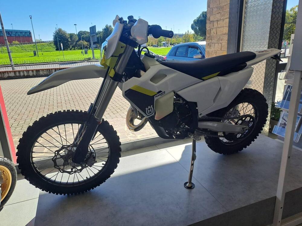 Husqvarna TE 125 (2025) (2)