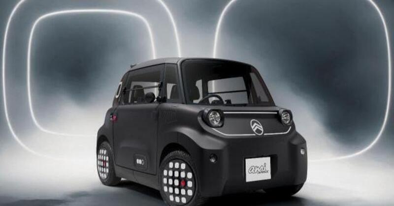Citro&euml;n Ami Dark Side 2025: la microcar elettrica si veste di nero per Halloween