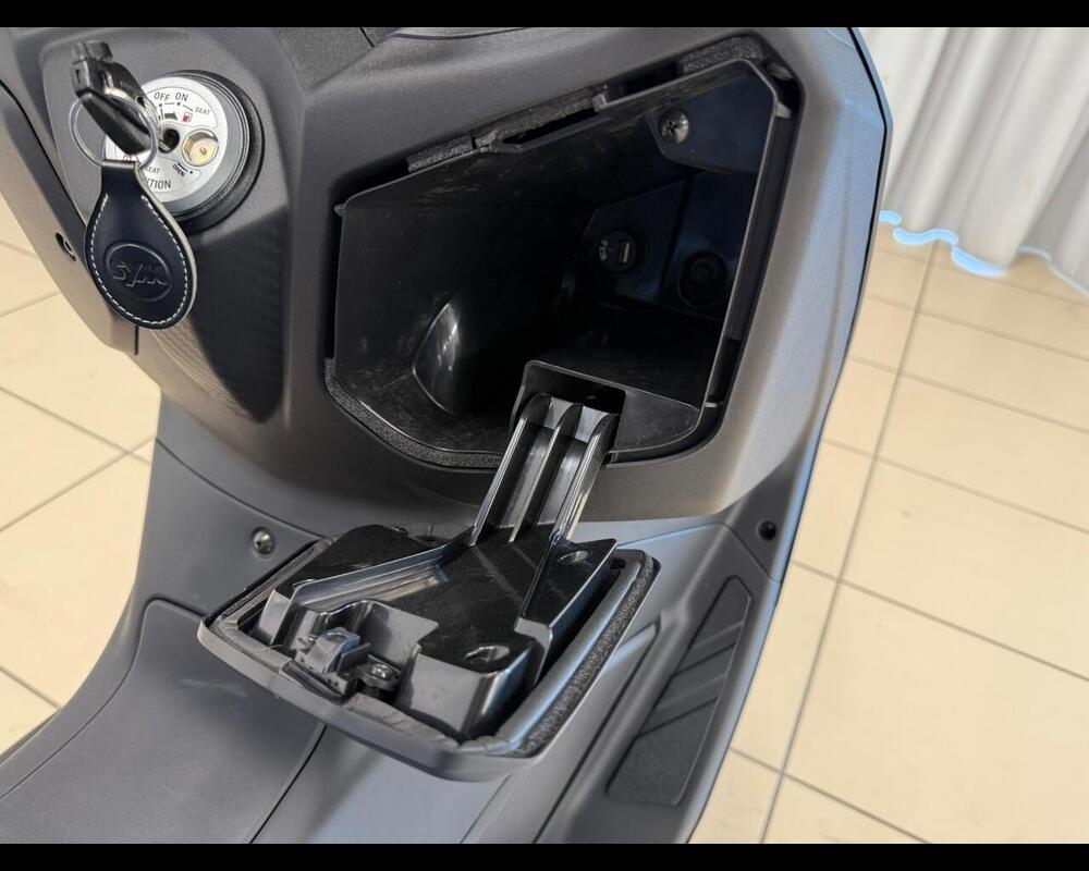 Sym Joymax 300 Z+ (2021 - 24) (14)