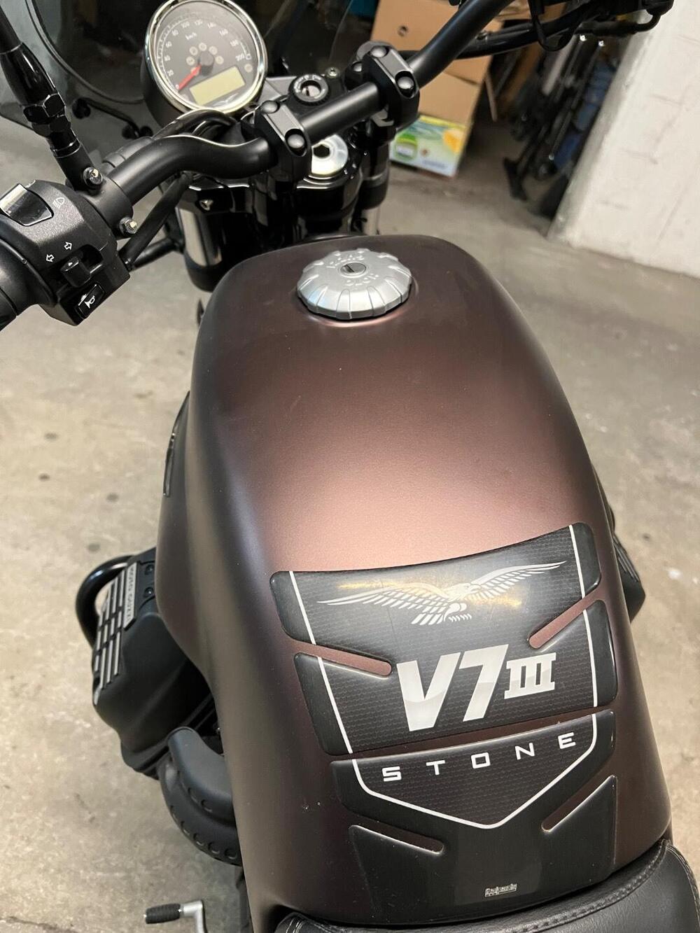 Moto Guzzi V7 III Stone Night Pack (2019 - 20)