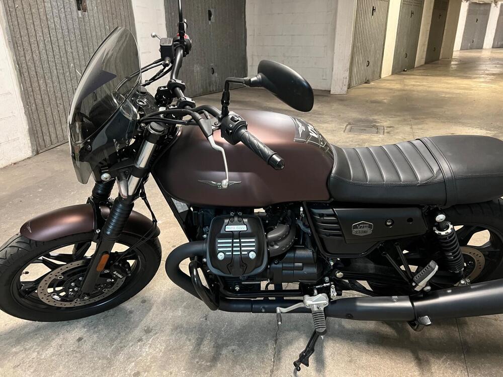 Moto Guzzi V7 III Stone Night Pack (2019 - 20) (3)