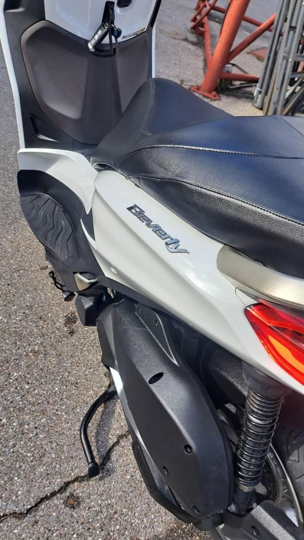 Piaggio Beverly 300 ABS-ASR (2021 - 25) (3)