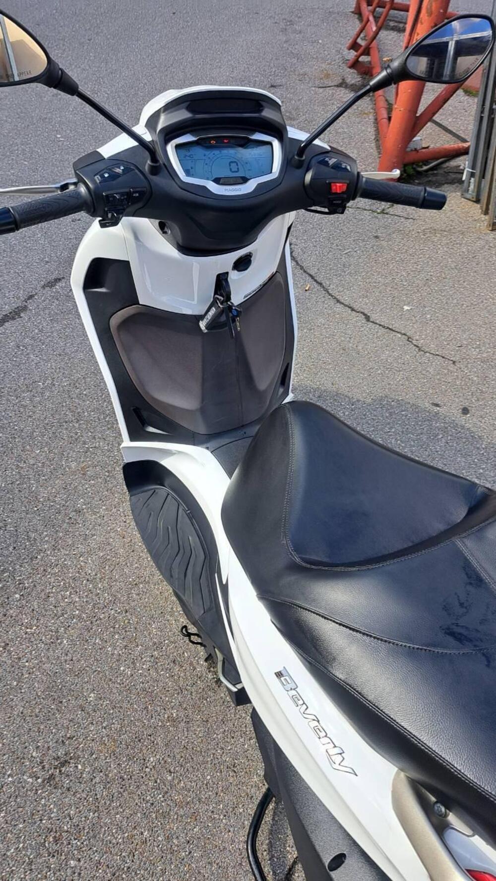 Piaggio Beverly 300 ABS-ASR (2021 - 25) (4)