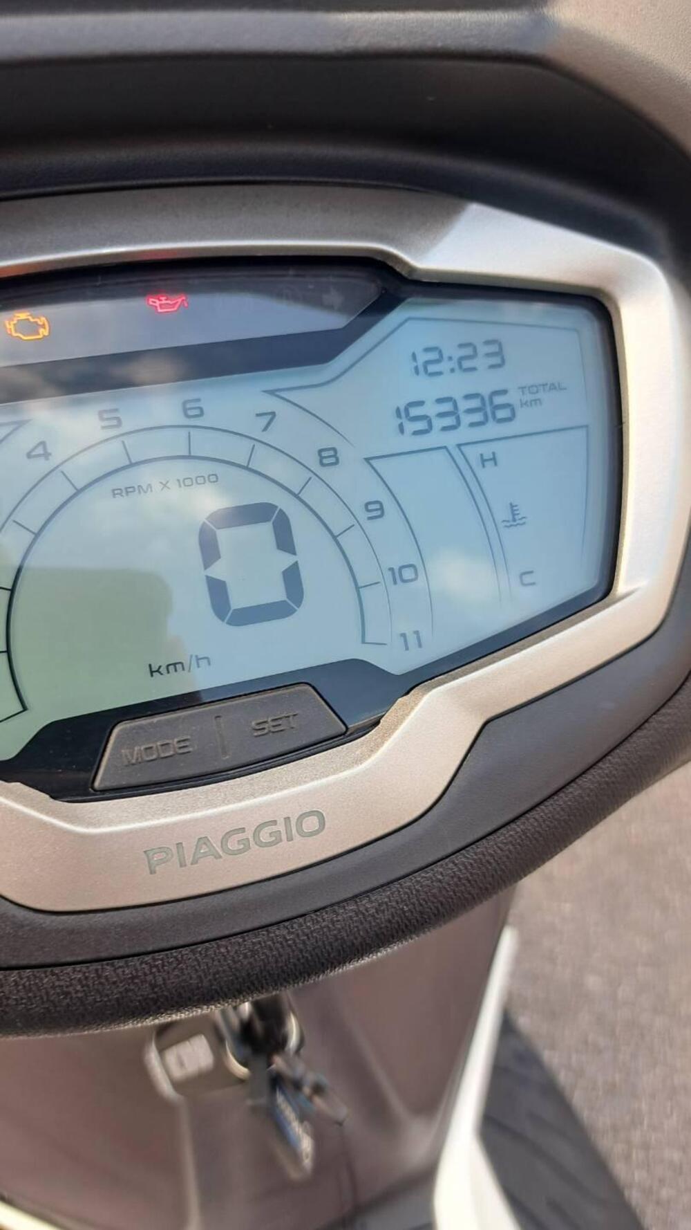 Piaggio Beverly 300 ABS-ASR (2021 - 25) (7)