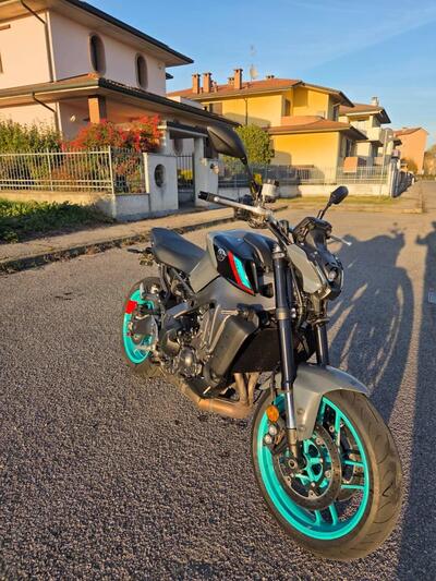 Yamaha MT-09 (2021 - 23) usata