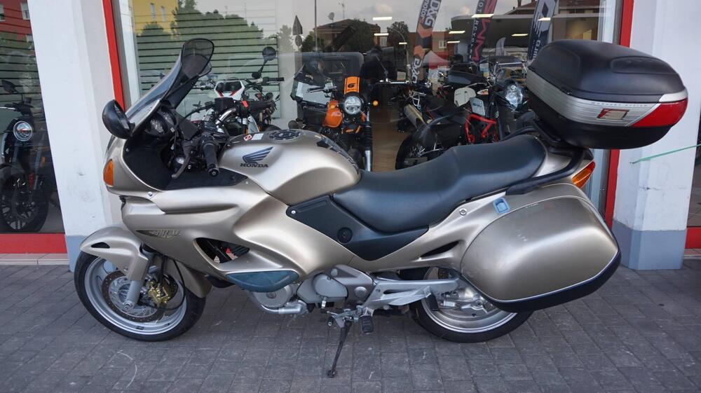 Honda Deauville 650 (1998 - 01) (4)