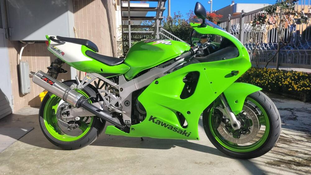 Kawasaki Ninja 750 ZX-7R (1996 - 00) (4)