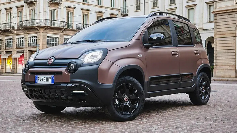 Mercato auto ottobre 2025: Italia in frenata: crollano le elettriche, boom di ibride e noleggio a lungo termine