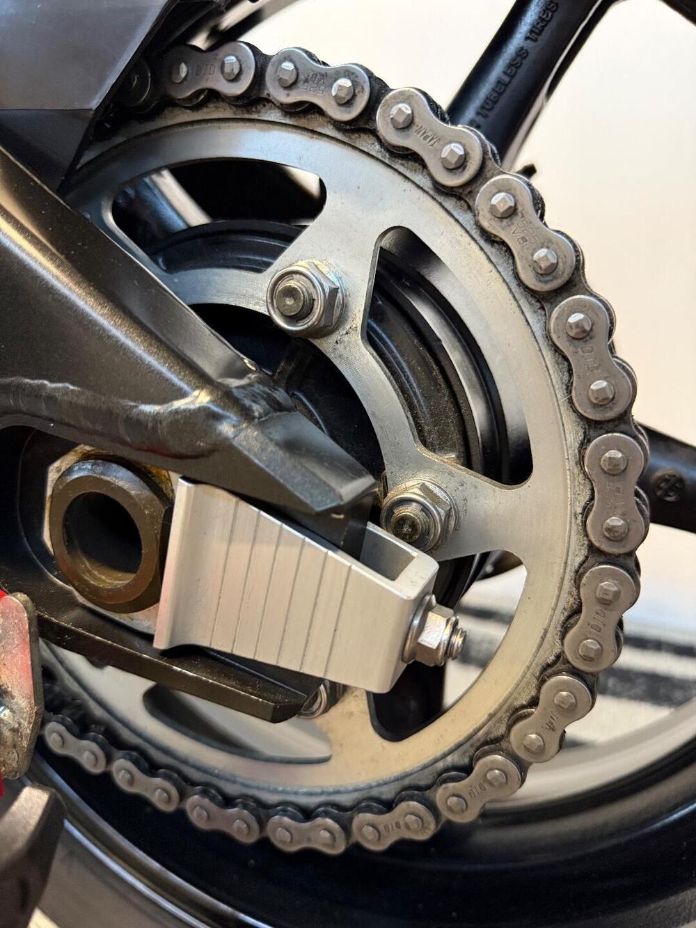 Yamaha YZF R6 (2006 - 07) (12)