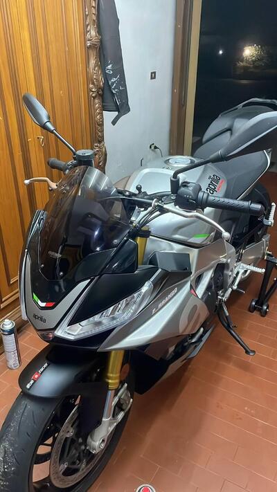 Aprilia Tuono V4 (2021 - 24) usata