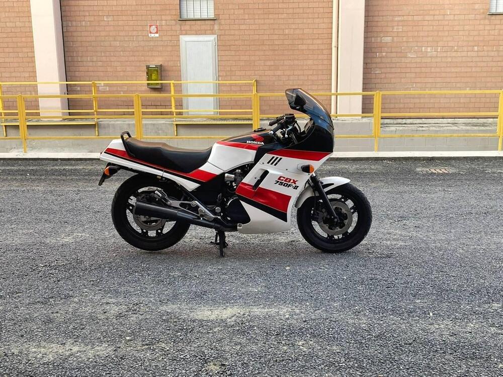 Honda CBX750F - II (4)