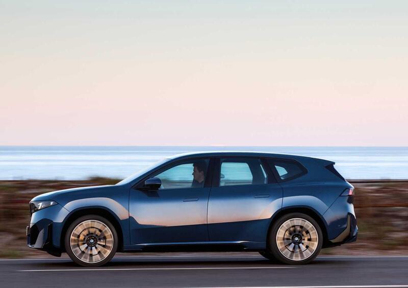 BMW iX3 (2025-->>) (9)