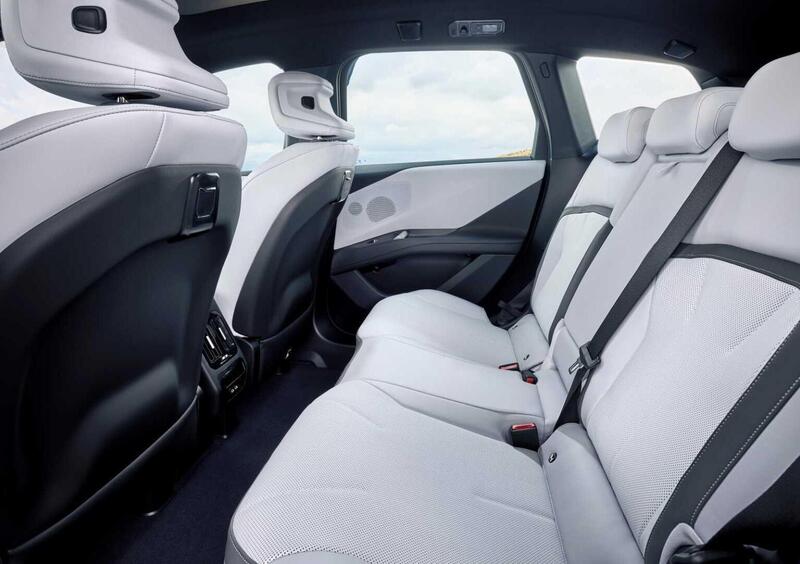 BMW iX3 (2025-->>) (16)