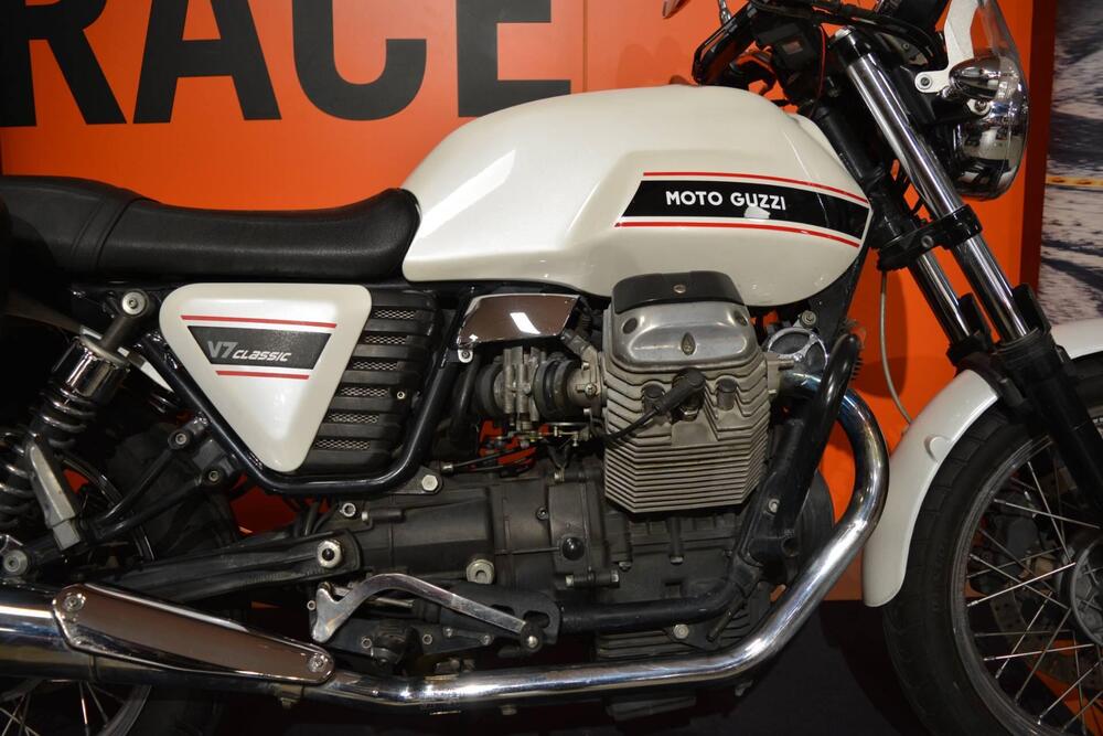 Moto Guzzi V7 Classic (2008 - 12) (14)