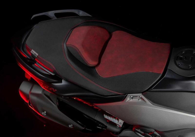 Yamaha T-Max 560 T-Max 560 25th Anniversary (2026) (12)