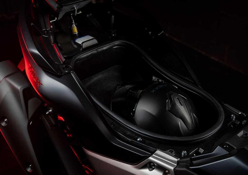 Yamaha T-Max 560 T-Max 560 25th Anniversary (2026) (11)