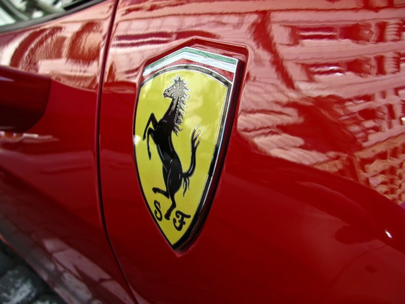 Ferrari accelera nel terzo trimestre 2025: ricavi e utile netto in crescita