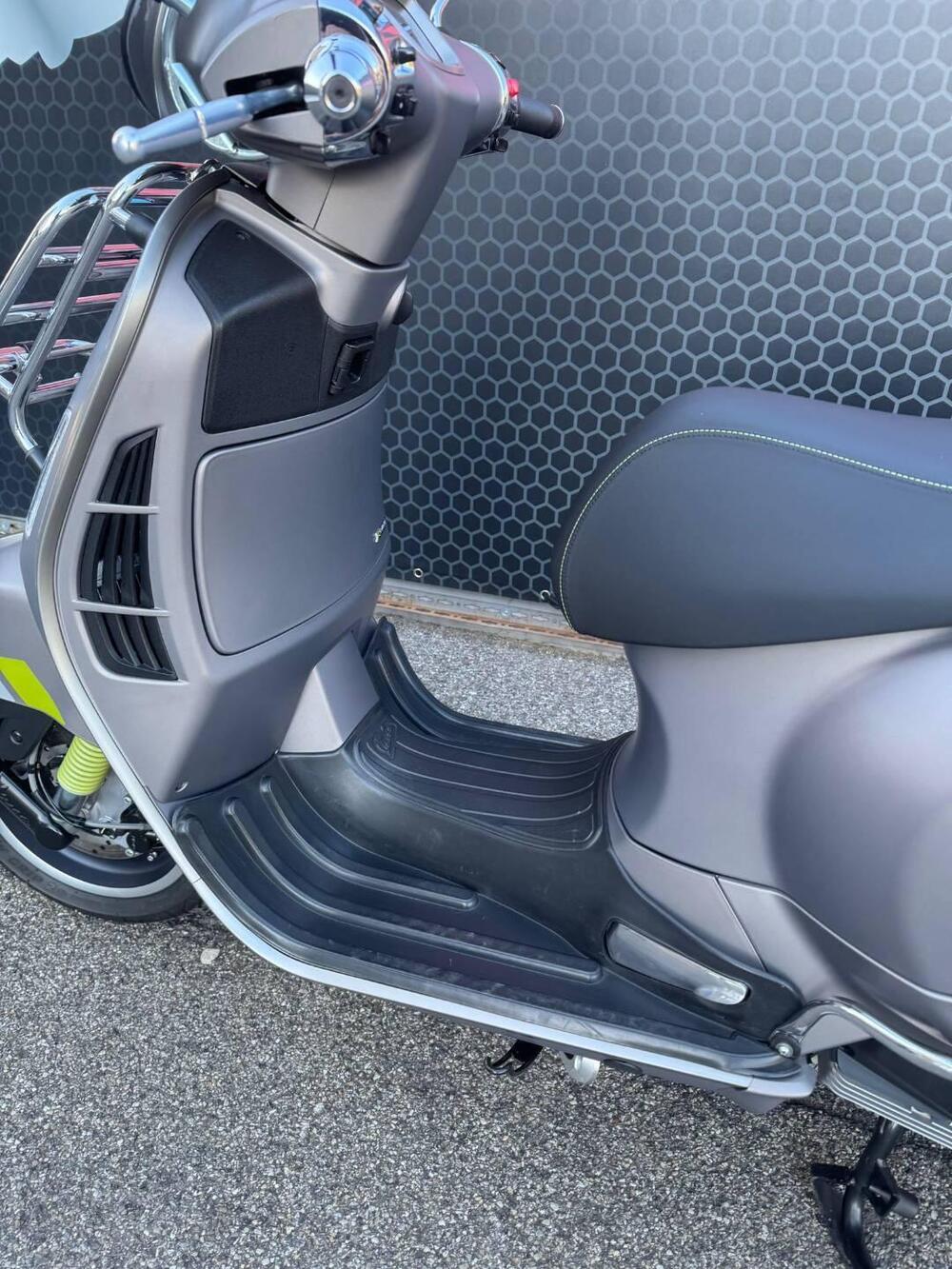 Vespa GTS 300 Super Tech (2023 - 24) (11)