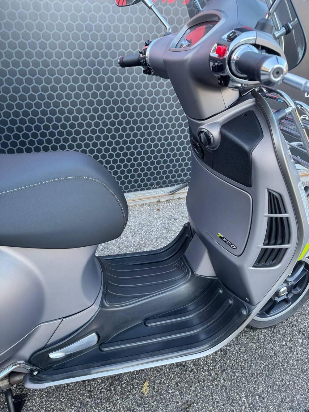 Vespa GTS 300 Super Tech (2023 - 24) (14)