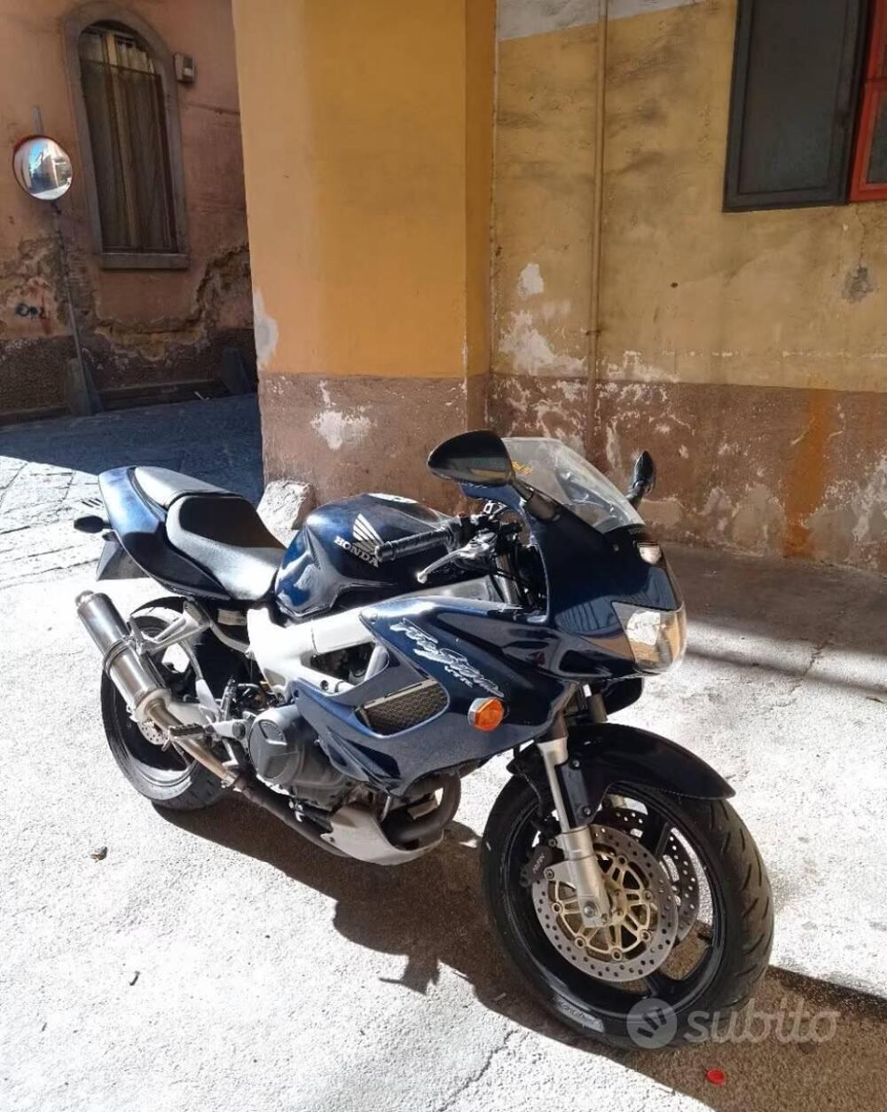 Honda VTR 1000 Firestorm (3)