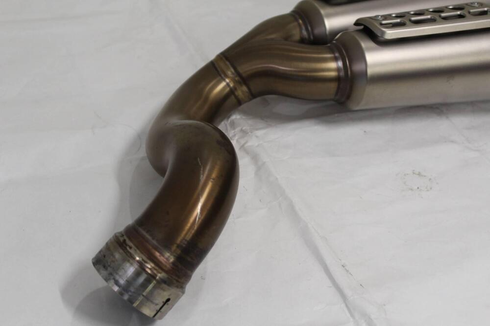 Silenziatore terminale AKRAPOVIC (4)