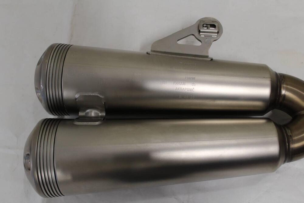 Silenziatore terminale AKRAPOVIC (5)