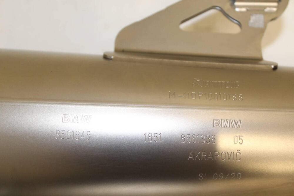 Silenziatore terminale AKRAPOVIC (8)