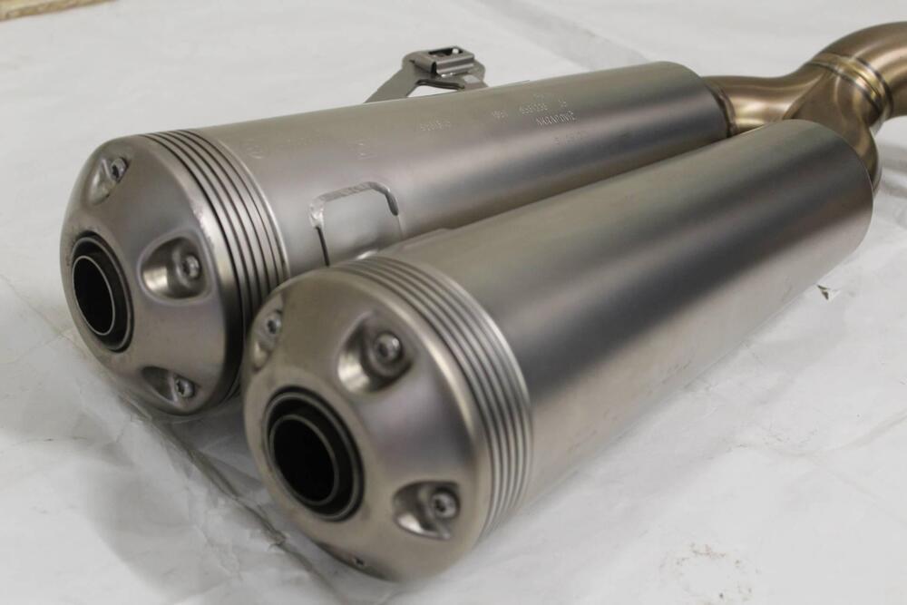 Silenziatore terminale AKRAPOVIC (6)