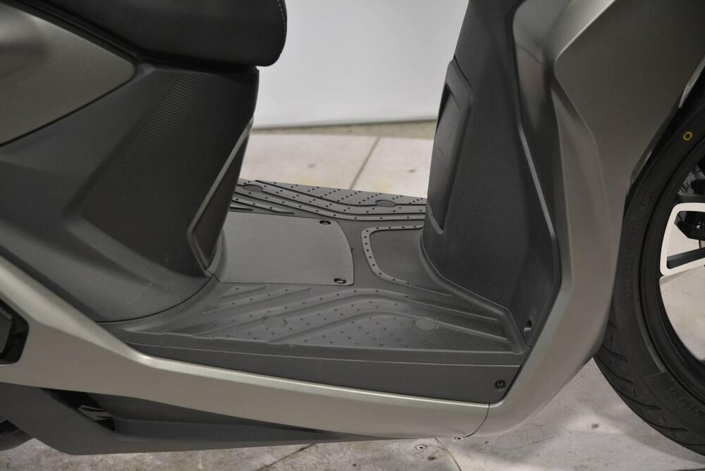 Voge Sfida SR16 200 (2025 - 26) (4)