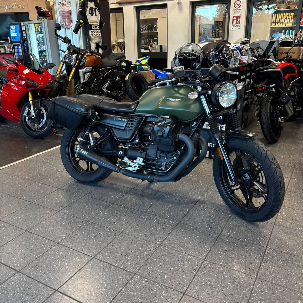 Moto Guzzi V7 III Stone (2017 - 20) (4)