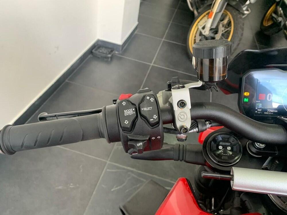 Ducati Streetfighter V4 1100 (2021 - 22) (9)