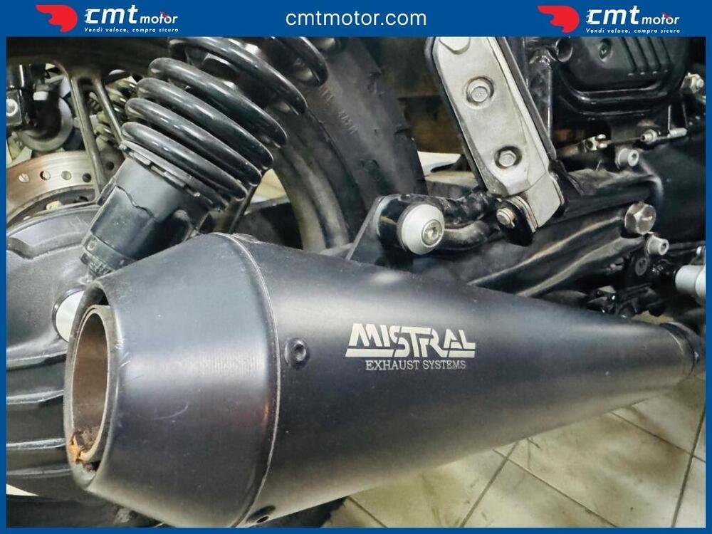 Moto Guzzi V7 Stone (2021 - 24) (6)