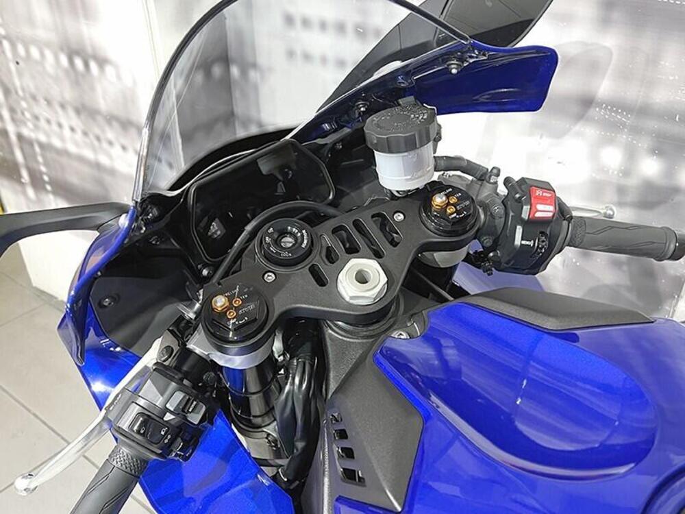 Yamaha YZF R1 (2020 - 25) (6)
