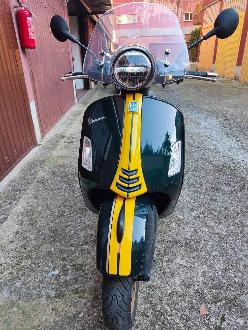 Vespa GTS 300 Super Racing Sixties Hpe (2021 - 22) (7)