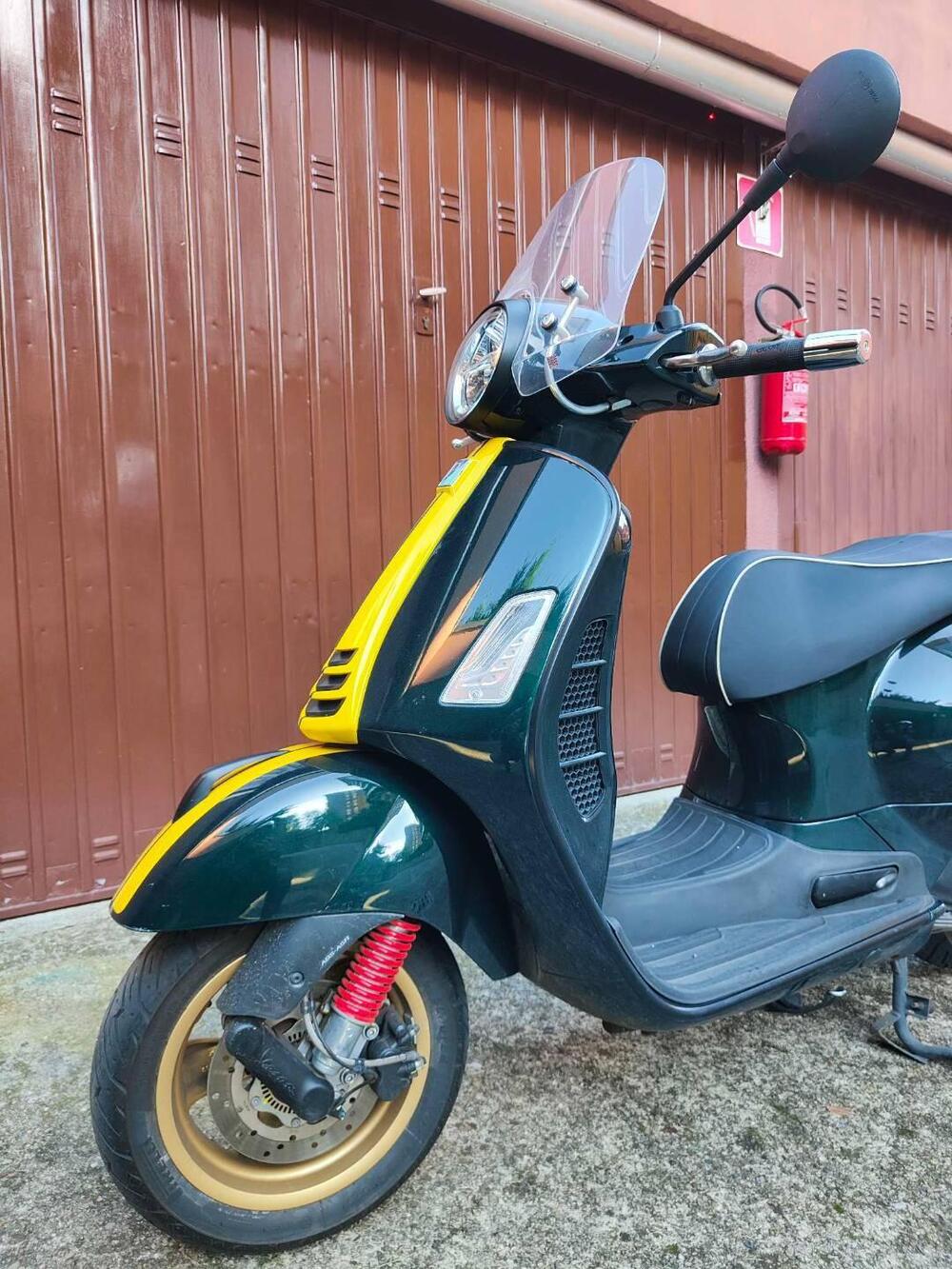 Vespa GTS 300 Super Racing Sixties Hpe (2021 - 22) (2)