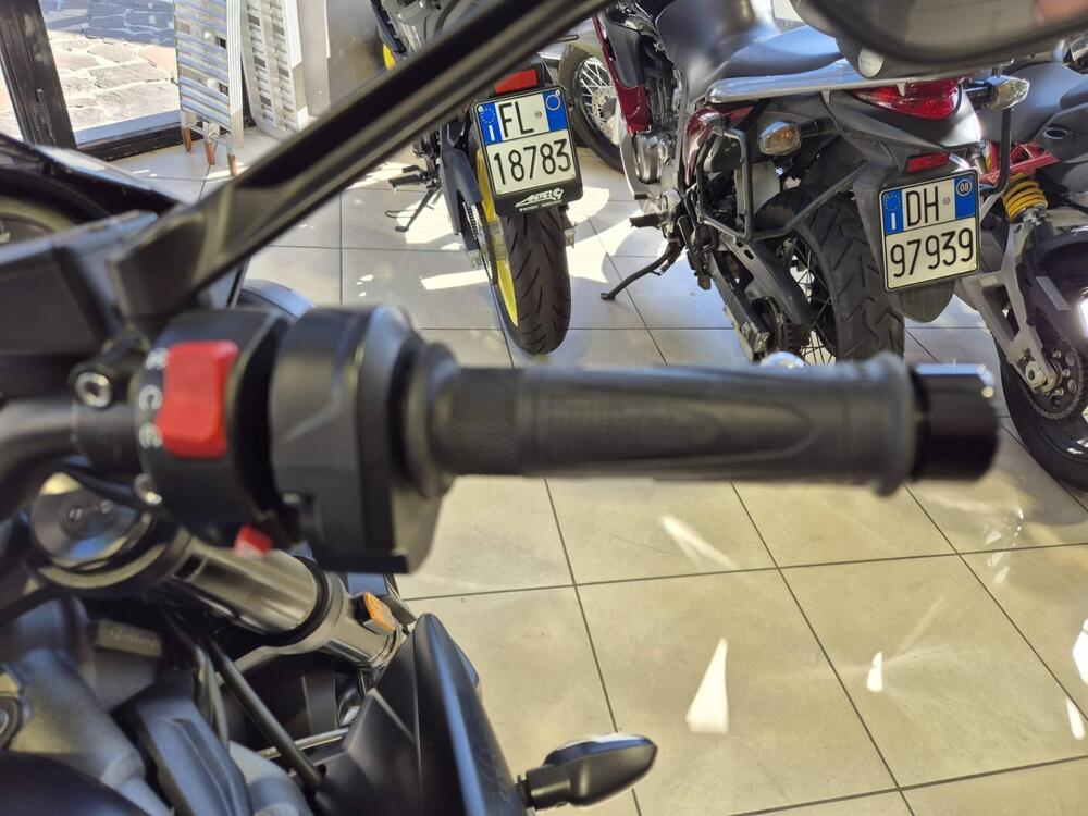 Triumph Street Triple R (2020 - 22) (14)