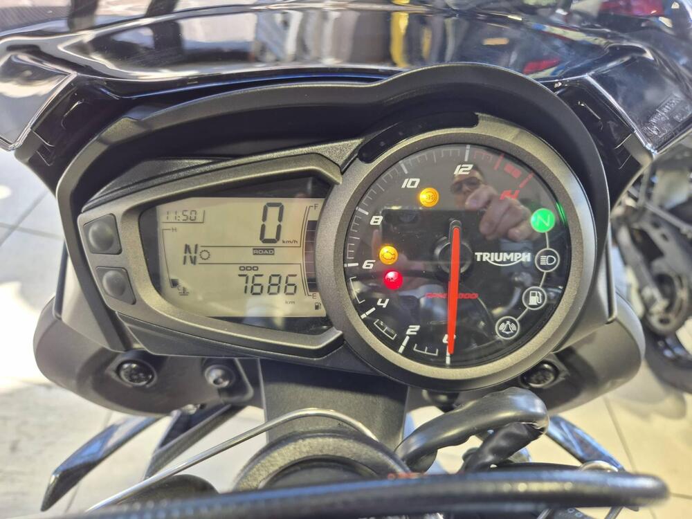 Triumph Street Triple R (2020 - 22) (4)