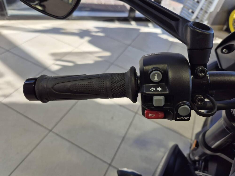 Triumph Street Triple R (2020 - 22) (13)