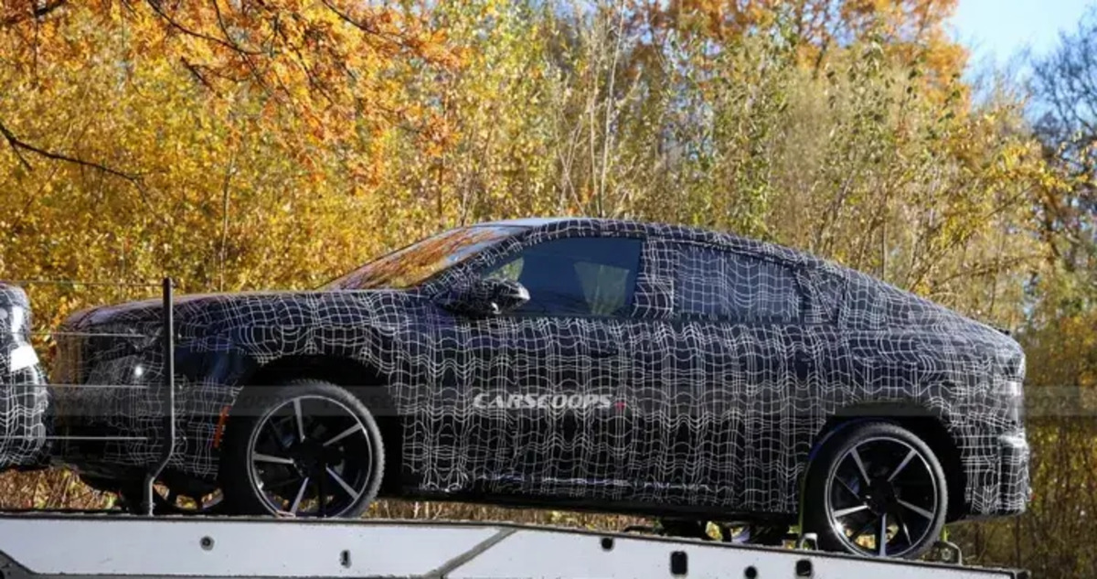 Nuova BMW iX4: le prime foto spia svelano il SUV Coupé elettrico che farà dimenticare la X4