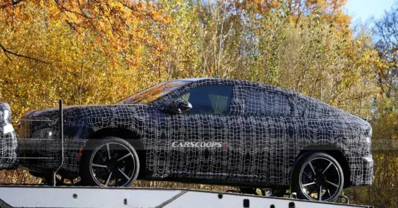 Nuova BMW iX4: le prime foto spia svelano il SUV Coup&eacute; elettrico che far&agrave; dimenticare la X4