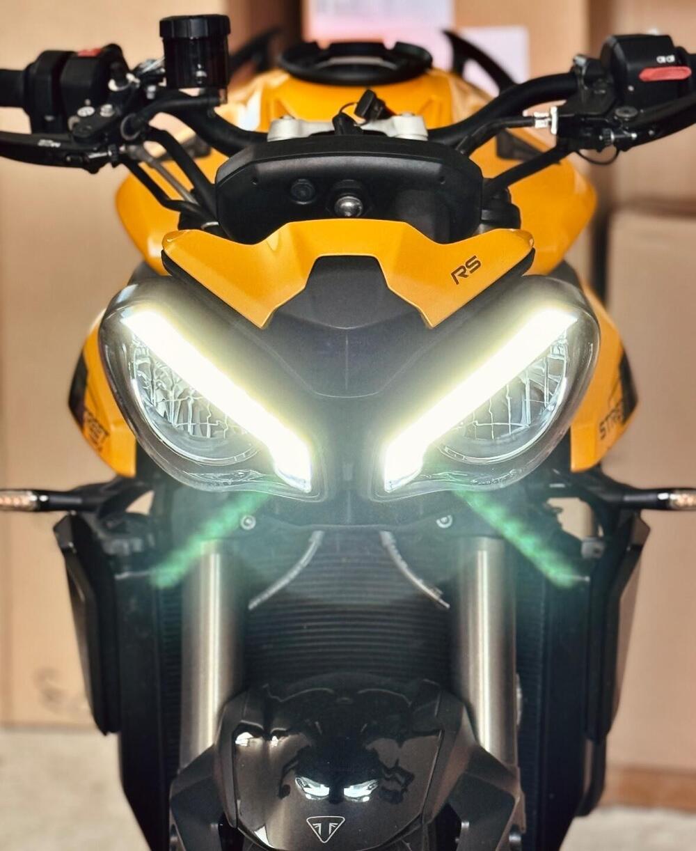 Triumph Street Triple 765 RS (2023 - 26) (2)