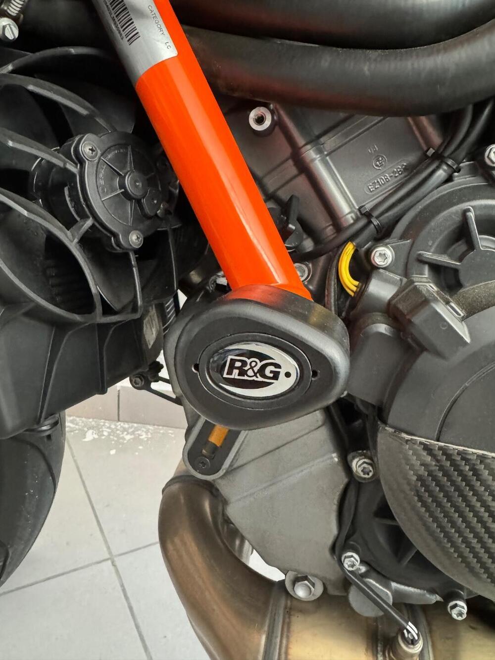 KTM 1290 Super Duke R (2020) (12)
